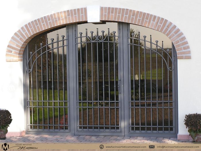 12 fucina artistica matteazzi   porta ferro battuto